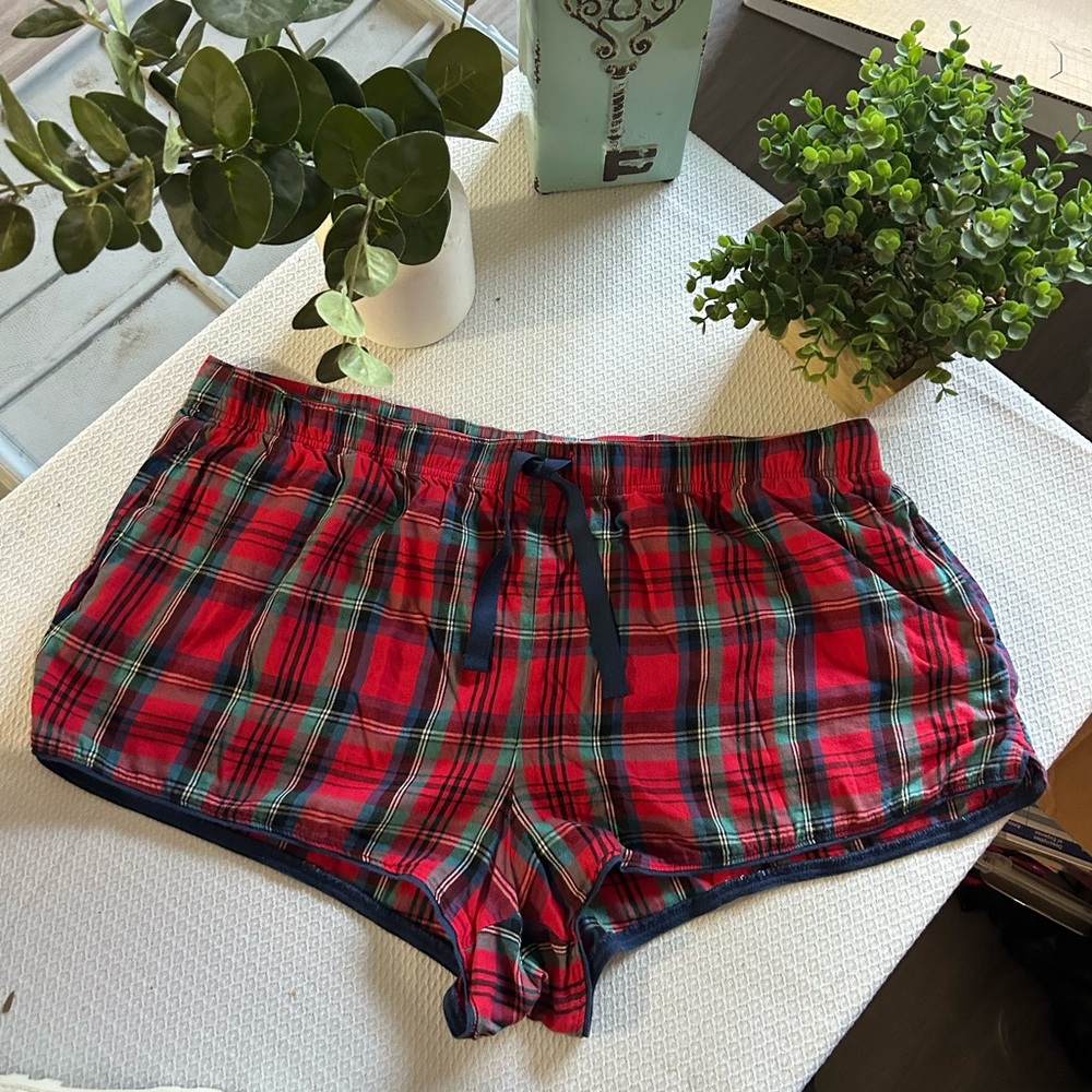 Victoria’s Secret Flannel Plaid Elastic Waist Pocketed Pajama Shorts. Size XL